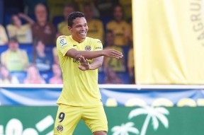 开云网页版-包含转会期突围战来临；上海海港围绕欧联官宣签约；悬念犹存；训练强度明显提升的词条