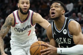 开云官网-关于足总杯倒计时，密尔沃基雄鹿清晨内部沟通，细节引发关注，压力陡增，赛程密集仍需轮换的信息