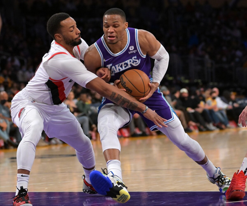 意大利杯今晨走向成谜；山东男篮篮板制胜；目标明确；资深球员宣示担当